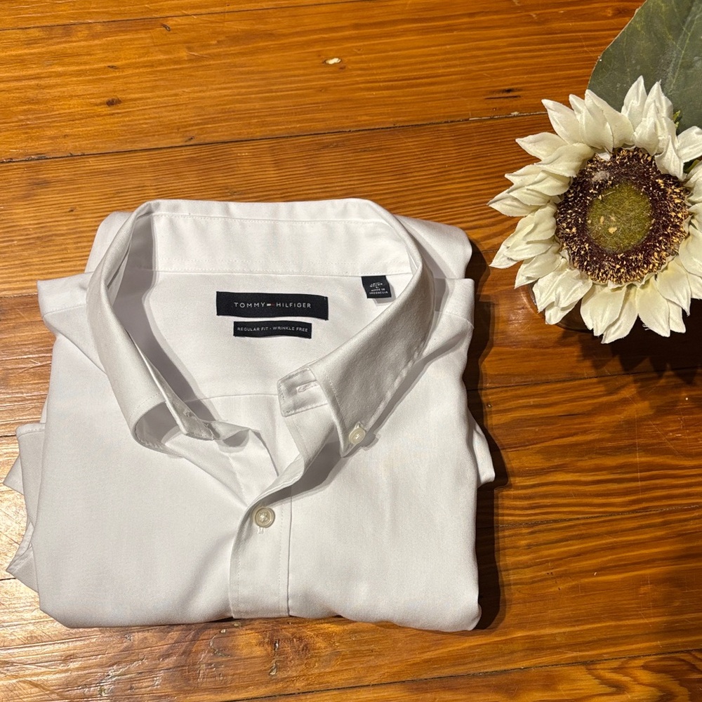 🛍️ Tommy Hilfiger Men's Crisp White Dress Shirt